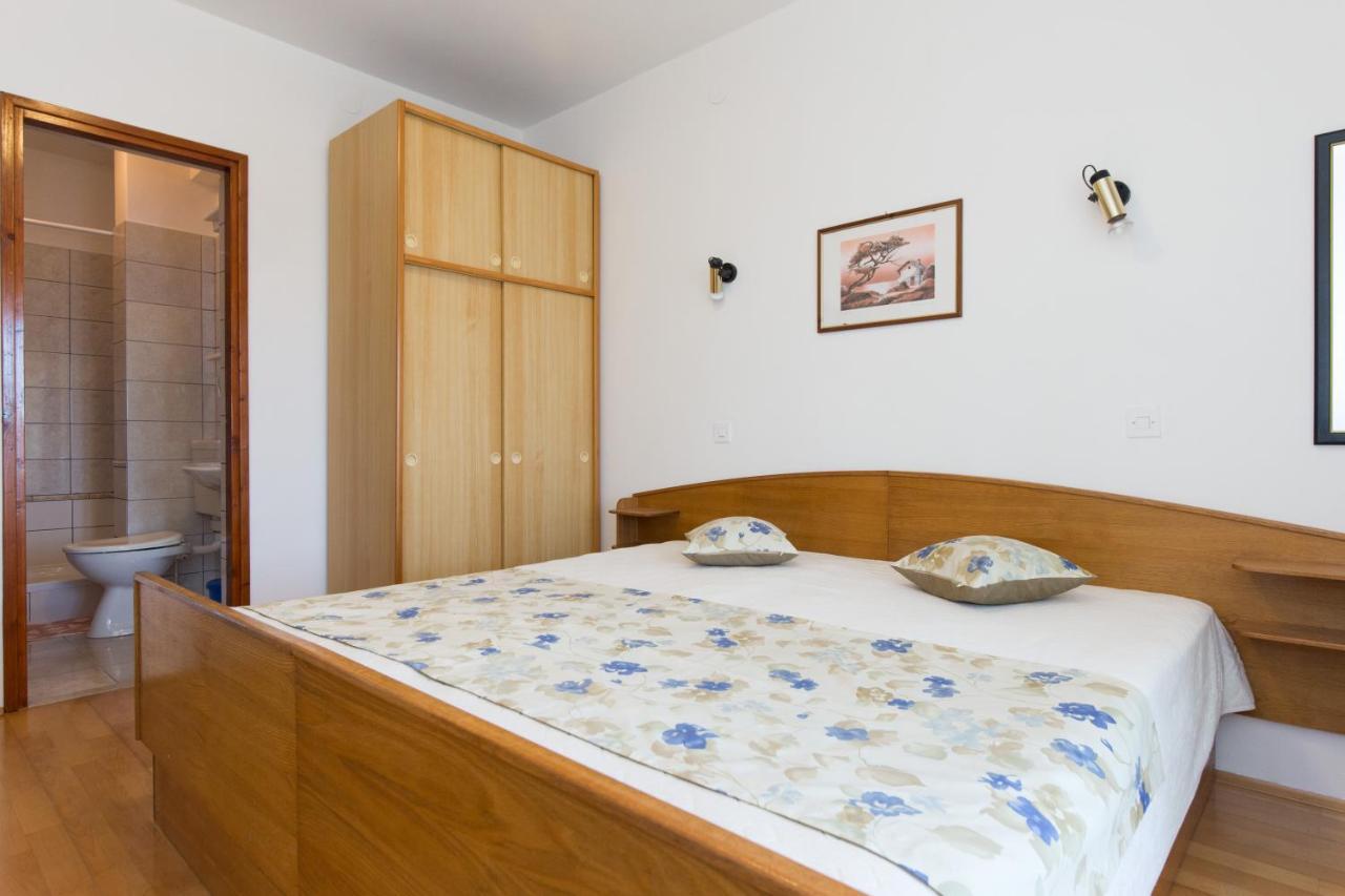 Apartment & Room Dinka, Krk Krk Town Exterior foto