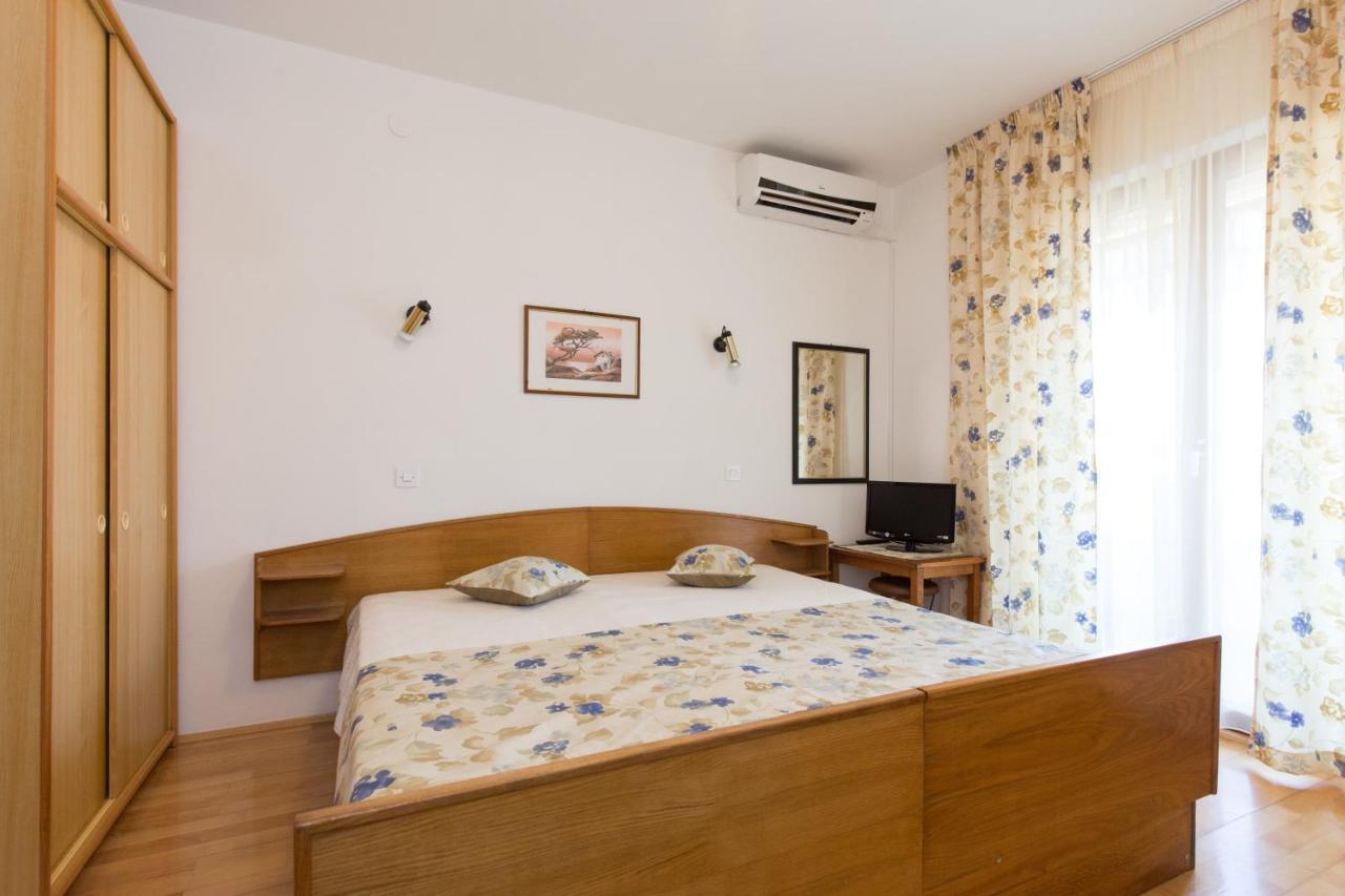 Apartment & Room Dinka, Krk Krk Town Exterior foto